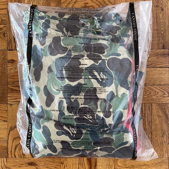 BAPE x CANADA GOOSE x CONCEPTS Crofton Shark Hoodie Red/ABC Camo - Picture 17 of 17